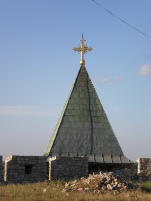 piramida od crkve Ruzica.jpg